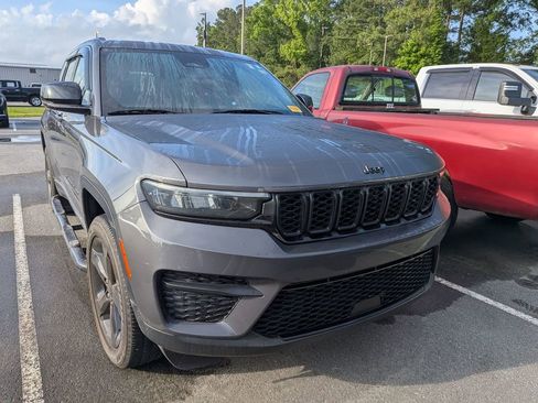 Used 2024 Jeep Grand Cherokee Altitude AWD/4WD image 14