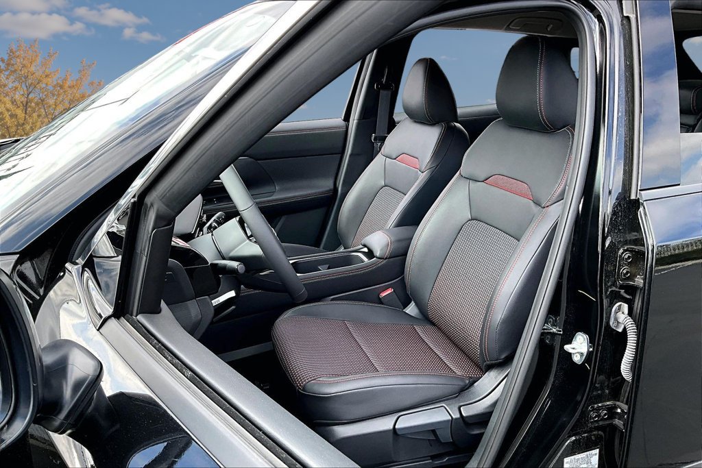 New 2026 Nissan Kicks SR FWD image 25