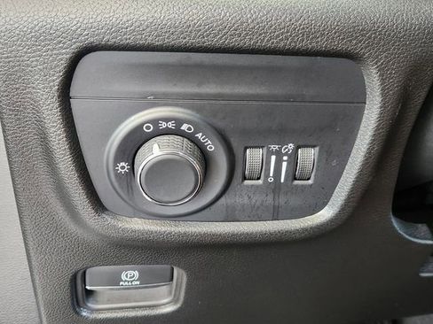 Used 2023 Jeep Grand Cherokee Altitude RWD image 20