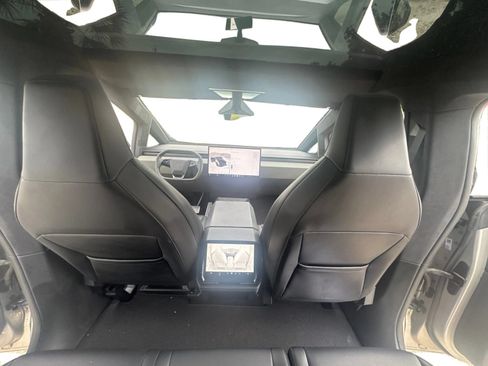 Used 2025 Tesla Cybertruck AWD Crew Cab image 14