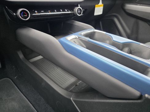 New 2026 Chevrolet Equinox EV LT w/ LPO, Blackout Package image 27