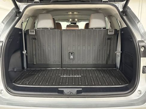 Used 2023 Toyota Highlander LE image 24