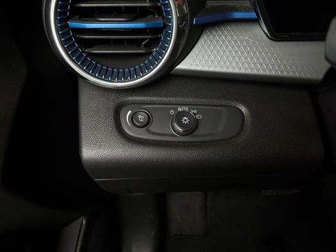 Used 2025 Chevrolet Trax LT FWD image 20