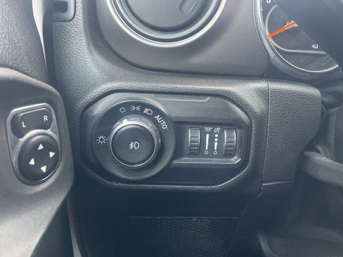 Used 2021 Jeep Wrangler Sport S image 24