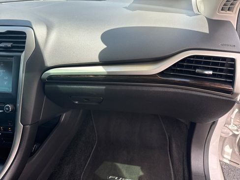 Used 2014 Ford Fusion SE w/ Equipment Group 202A FWD image 13