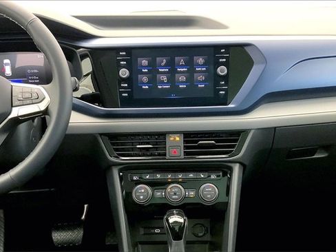 Used 2024 Volkswagen Taos SE image 6