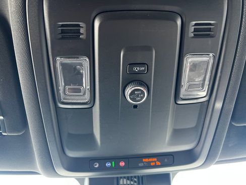 Used 2025 Chevrolet Tahoe LT image 38