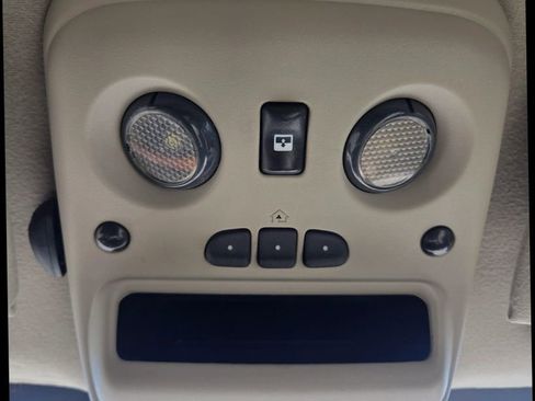 Used 2004 Cadillac Escalade EXT image 25