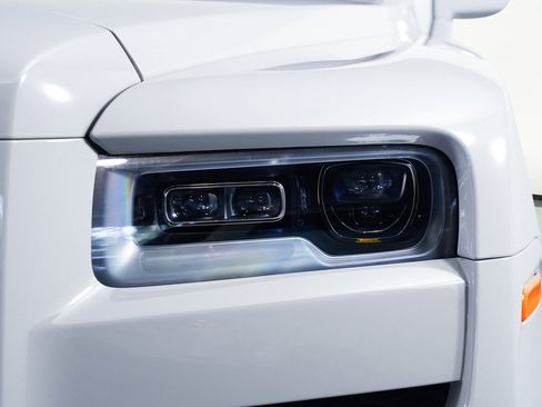 Used 2024 Rolls-Royce Cullinan Black Badge image 25