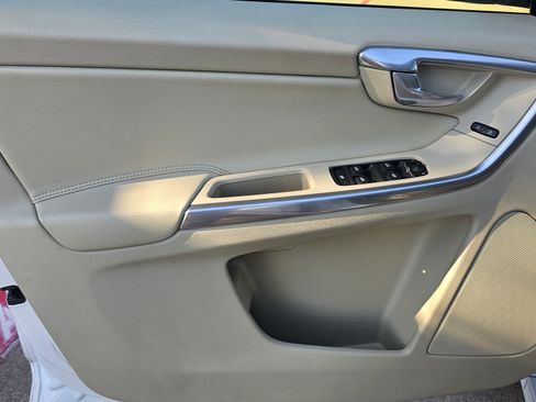 Used 2015 Volvo XC60 T5 Platinum image 27