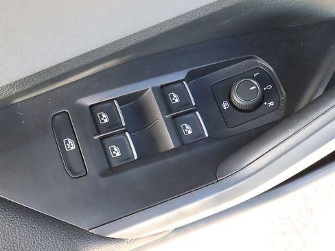 Used 2025 Volkswagen Jetta SE image 14