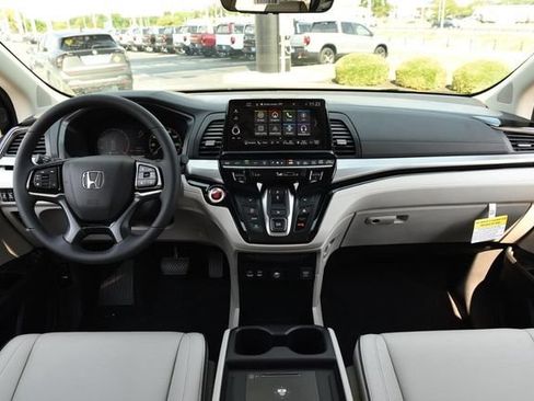 New 2026 Honda Odyssey Touring image 7