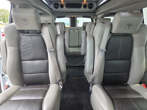 Used 2019 GMC Savana 2500 Explorer Limited SE w/ Enhanced Convenience Package image 28