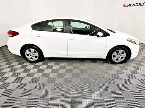 Used 2017 Kia Forte LX image 2