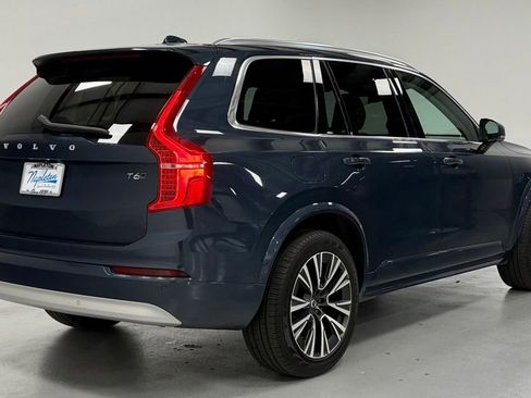 Used 2022 Volvo XC90 T6 Momentum w/ Advanced Package AWD/4WD image 3