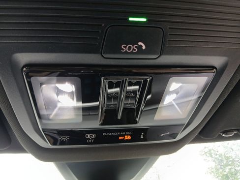 Used 2024 Volkswagen Atlas Cross Sport SE w/ Panoramic Sunroof Package FWD image 17