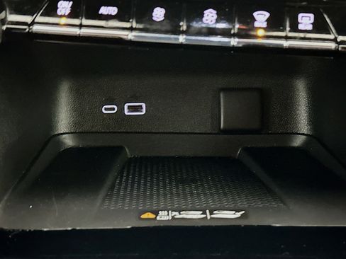 Used 2025 Chevrolet Traverse LT image 26