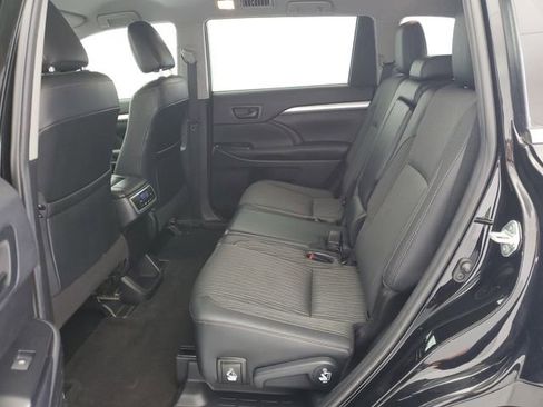 Used 2019 Toyota Highlander Plus FWD image 15