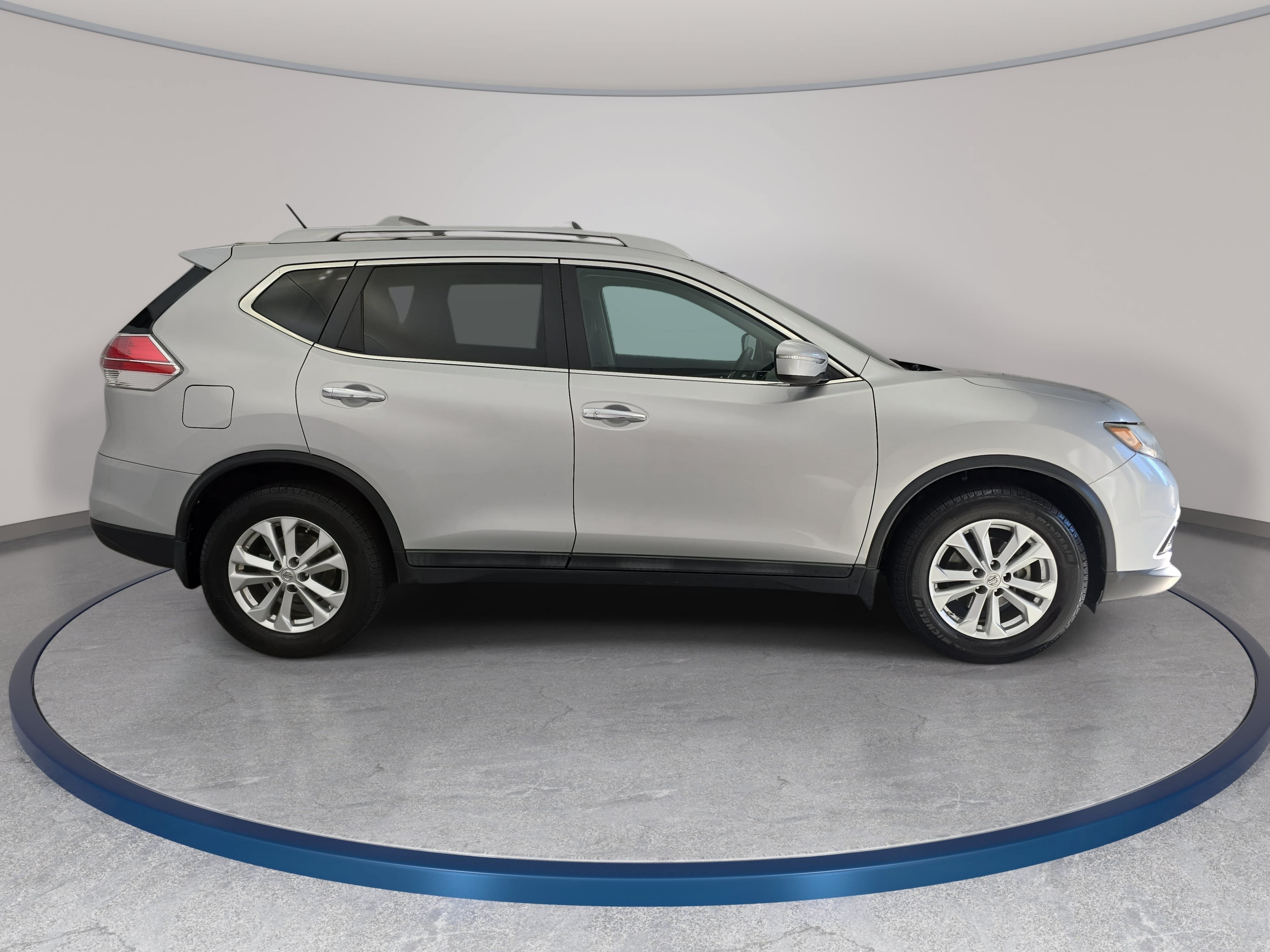 Used 2015 Nissan Rogue SV FWD image 4