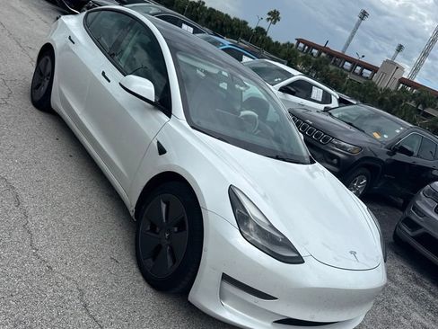 Used 2021 Tesla Model 3 Standard Range Plus RWD image 3