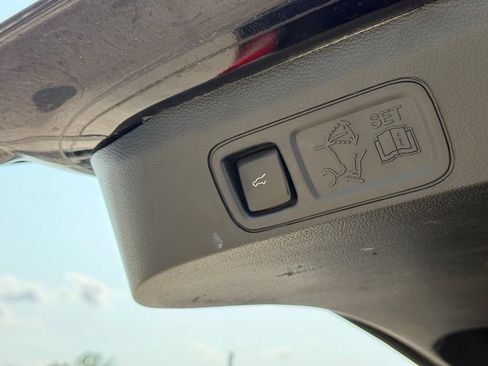 Used 2021 Ford Expedition XLT AWD/4WD image 25