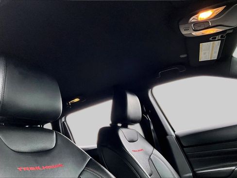 Used 2025 Jeep Compass Trailhawk image 26