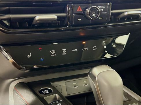 New 2026 Nissan Kicks SR FWD image 17