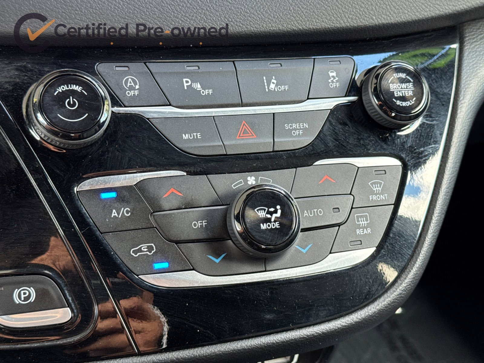 Certified 2025 Chrysler Pacifica Select FWD image 22