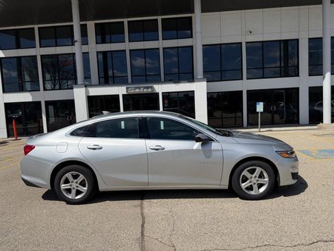 Used 2022 Chevrolet Malibu LS w/ Driver Confidence Package II FWD image 4