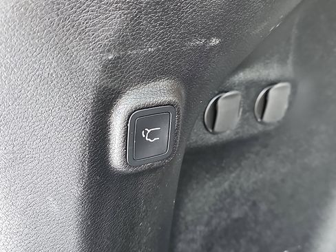 Used 2022 Jeep Cherokee Limited image 32