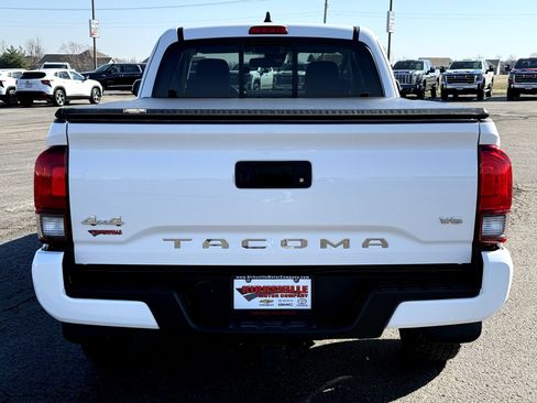 Used 2022 Toyota Tacoma SR5 w/ Technology Package image 4