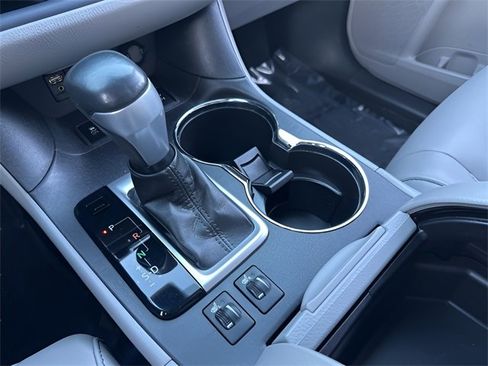 Used 2017 Toyota Highlander XLE image 25