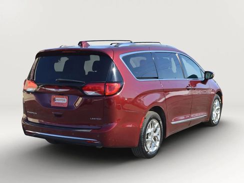 Used 2019 Chrysler Pacifica Limited image 7