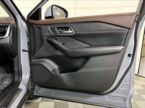 Used 2022 Nissan Rogue Platinum w/ Head-Up Display Package image 24