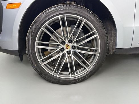 Certified 2026 Porsche Macan AWD/4WD image 11