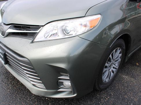 Used 2020 Toyota Sienna XLE w/ XLE Navigation Package image 10