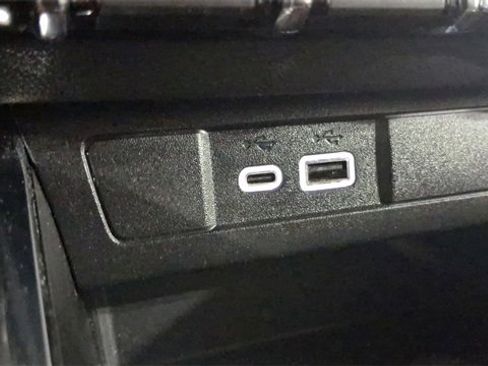 Used 2024 GMC Canyon Elevation w/ Convenience Package image 32