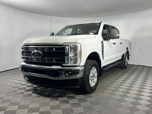 Used 2024 Ford F250 XLT w/ FX4 Off-Road Package image 3