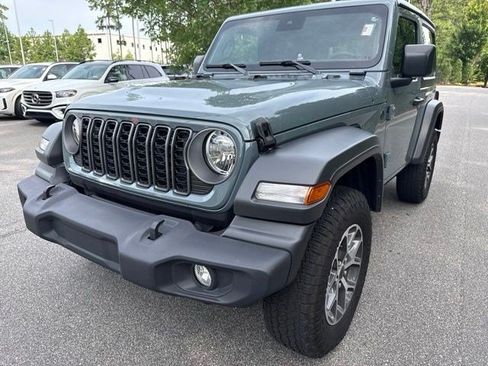 Used 2025 Jeep Wrangler Sport AWD/4WD image 9