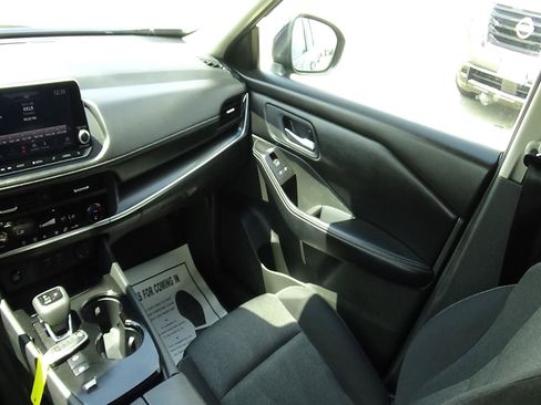 Used 2025 Nissan Rogue SV FWD image 13