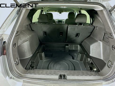 Used 2023 Chevrolet Equinox LT AWD/4WD image 11