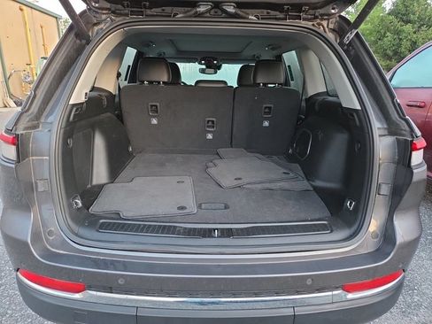 Used 2023 Jeep Grand Cherokee 4WD 4xe image 3