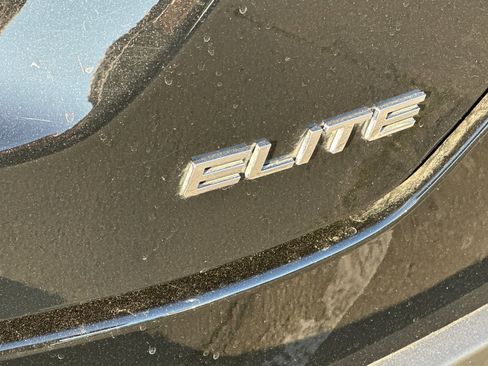 Used 2025 Honda Pilot Elite image 6