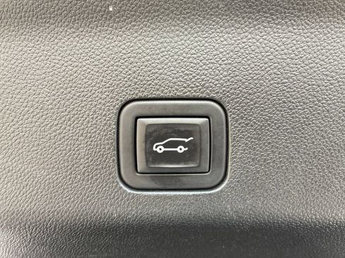 Used 2024 Chevrolet Suburban Premier AWD/4WD image 17