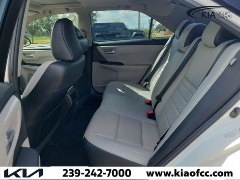 Used 2016 Toyota Camry SE w/ Moonroof Package FWD image 12
