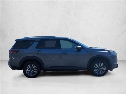 Used 2025 Nissan Pathfinder SL FWD image 4
