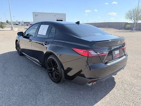 Used 2025 Toyota Camry SE w/ Convenience Package image 8