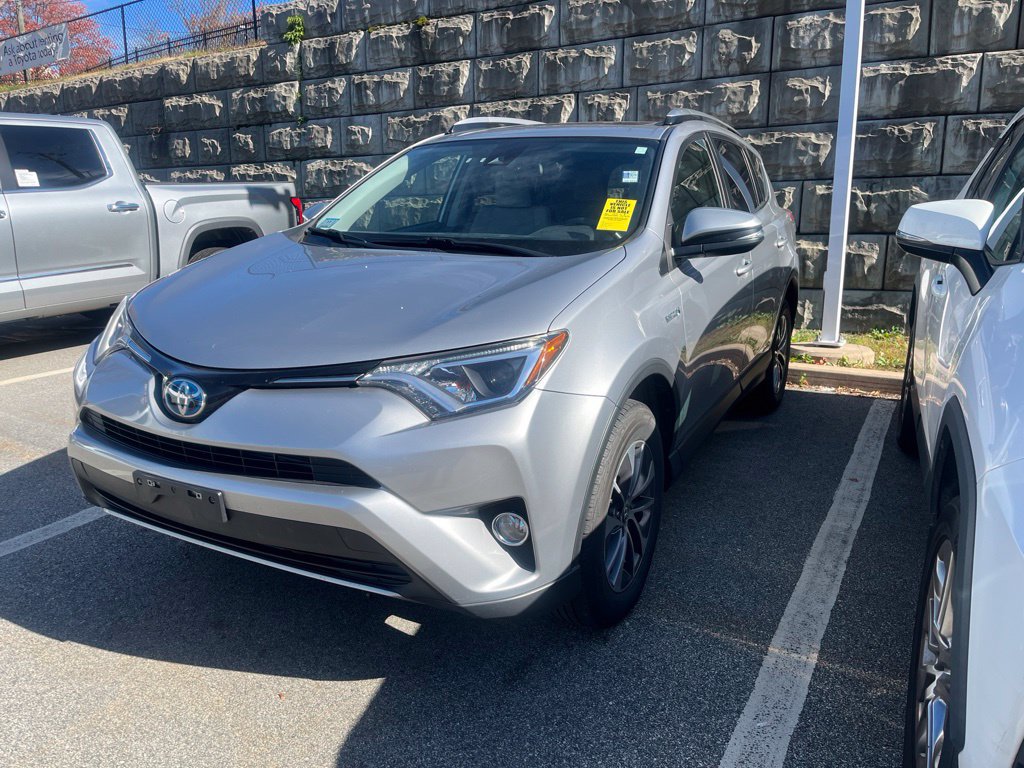 Used 2017 Toyota RAV4 XLE w/ All Weather Liner Package AWD/4WD image 3