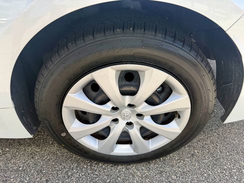 Used 2022 Toyota Corolla LE FWD image 14