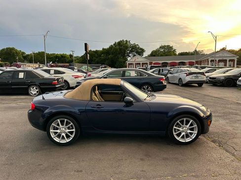 Used 2010 MAZDA MX-5 Miata Grand Touring w/ Premium Pkg RWD image 16